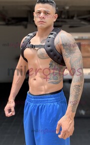 PAISA SERIO, CUERPO ATLÉTICO, MACHO CON CUERPO TATUADO - FOTO 5