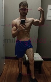 SEBASTIAN LE GUSTA JUGAR RUDO EN LA CAMA - FOTO 10