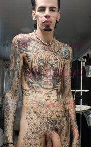 FLACO ACTIVO BLANCO TATUADO VERGON CON LUGAR - FOTO 5