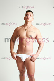 DANIEL GUAPO MORENO DOTADO CON VERGA CURVA COMPLACIENTE VARONIL SERIO - FOTO 6