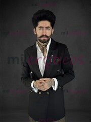 EL CHICO DEL BIGOTE COMPLACIENTE PARA TI - FOTO 5