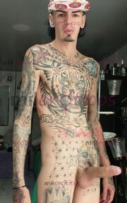 FLACO ACTIVO MORBOSO TATUADO BLANCO CON SITIO - FOTO 4