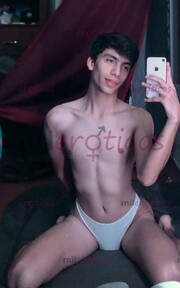 TWINK NALGONCITO SUMISO USANDO LENCERIA Y CUMPLIENDO FANTASIAS - FOTO 3