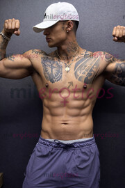 HOMBRE DOMÍNANTE CALIENTE 1;90 SOLO GENTE SERIA Y EXCLUSIVA PUEDE TENER ACCESO - FOTO 1