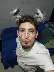 FEMBOY DE OJOS VERDES DULCE APARIENCIA, MENTE TRAVIESA - FOTO 3