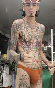 FLACO ACTIVO SERIO BLANCO TATUADO MORBOSO - FOTO 3