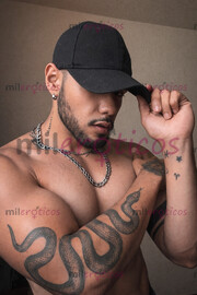 ENTRNADOR CACHONDO CON CULO AGUANTADOR Y VERGA LLENA DE LECHE - FOTO 4