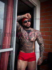 HOLA SOY KING MIDO 1.75 FUERTE CON LA MITAD DE MI CUERPO TATUADO - FOTO 1