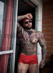 HOLA SOY KING FUERTE TATUADO ME GUSTA EL MORBO Y TENER SEXO CALIENTE ESCRIBEM - FOTO 2