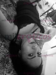 HOLA SOY UNA MILF , SI BUSCAS PLACER REAL AKY ESTOY DISPONIBLE AMOR CON LUGAR - FOTO 2