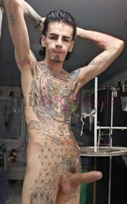 FLACO ACTIVO TATUADO MORBOSO SERIO RESERVADO - FOTO 5