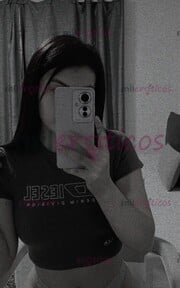LA CHICA DE LENTES QUE PARECE INOCENTE PERO NO LO ES - FOTO 2