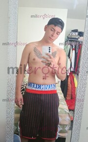 CHICO DISPUESTO A COMPLACER TUS FANTACIAS - FOTO 8