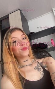 RUBIA TATUADA DE OJOS CLAROS BLANQUITA CURVILINEA - FOTO 5