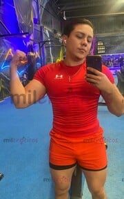 JOVEN, GUAPO, EXPERTO, MASAJISTA LISTO PARA DISFRUTAR - FOTO 1