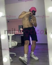 UN CHAVITO DE BARRIO TE DA LECHE DE HOMBRE Y TE COMPLACERÁ CON SU RIATA - FOTO 1