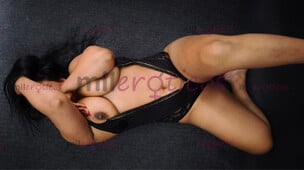 TENGO UN LUBRICANTE CORPORAL PARA DARTE UN MASAJITO Y CHUPARTELA RICO - FOTO 9