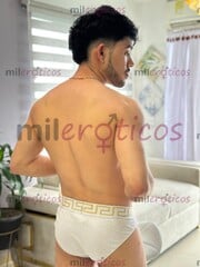 CHICO ESBELTO DOTADO CON POLLA DE 21CM LECHERA PARA COMPLACERTE - FOTO 4