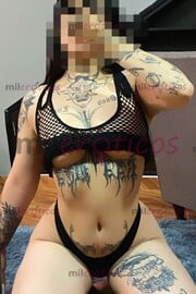 JOVEN TATUADA CON HERMOSO CUERPO, LINDAS CURVAS, CUERPO NATURAL - FOTO 2