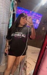 HOLA AMOR SOY UNA CHICA CHAPARRITA CACHONDITA TATUADA LACTANDO - FOTO 3