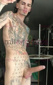 FLACO ACTIVO MORBOSO BLANCO TATUADO CON SITIO - FOTO 3