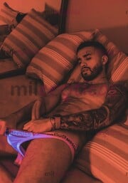 JOVEN TATUADO INTER CALIENTE DISPUESTO PARA COMPLACERTE - FOTO 6