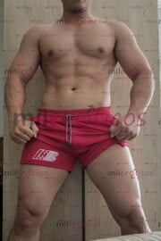 UN HOMBRE EXCLUSIVO, ELEGANTE Y MAGNÉTICAMENTE IRRESISTIBLE - FOTO 9