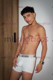 DOMINANTE POLLITO CON SITIO DISCRETO 20CTM PARA TU CULO - FOTO 1