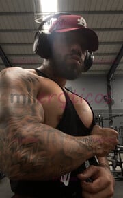 KEVIN: CUERPO ATLÉTICO Y DOTADO PLACER SIN LÍMITES - FOTO 3