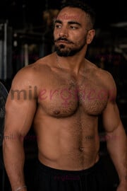ESCORT MASCULINO ALTO Y MUSCULOSO ACTIVO - FOTO 1