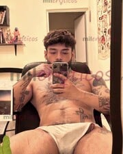 GUAPO TATUADO CON LA VERGA GORDA Y PELUDA. SOLO SOLVENTES - FOTO 10