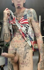 FLACO ACTIVO VERGON SERIO TATUADO BLANCO CON SITIO - FOTO 6