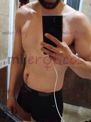 HOMBRE JOVEN DELGADO ATLETICO , ATRACTIVO , BARBÓN - FOTO 1
