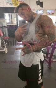 FITNESS MODEL ATLÉTICO HOT EN LA CIUDAD POR TEMPORADA - FOTO 2