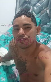 ME LLAMO ROBERT SOY UN FLACO ALTO DISPONIBLE - FOTO 2