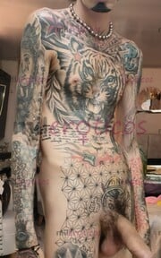 FLACO VERGON ACTIVO TATUADO SERIO RESERVADO - FOTO 9