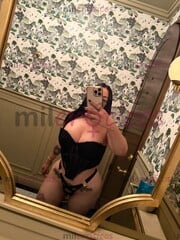 VENEZOLANA JÓVEN SUPER CACHONDA Y CON UN LUGAR - FOTO 1