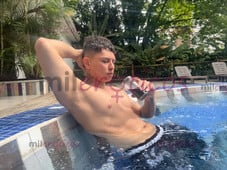 GIGOLÓ LATINO DE OJOS CLAROS EXPERIENCIA Y PLACER GARANTIZADO - FOTO 9
