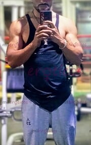 SOY UN VATO ATRACTIVO SEMENTAL CUERPO ATLÉTICO DOTADO Y MUY CALIENTE DISFRUTAME - FOTO 1