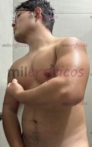 MUSCULOSO Y CHICHÓN COMPLACIENTE CON VERGA Y CULO LISTO PARA HACERTE FELIZ - FOTO 4