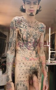 FLACO ACTIVO MORBOSO TATUADO ADICTO AL SEXO - FOTO 8