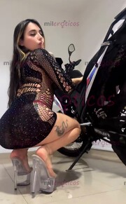 CANSADO DE LOS MALOS SERVICIOS ? LLEGÓ TU FLACA TETONA CON UN CULO MORENO - FOTO 3