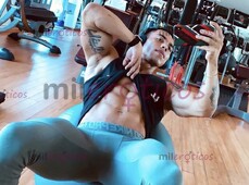MACHO MASAJISTA XXL DE CUERPO ATLÉTICO CON LUGAR - FOTO 9