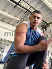 HOMBRE MUSCULOSO MUY MARCADO Y CON 21 CENTÍMETROS - FOTO 7