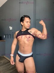 21 YEAR OLD ATHLETIC GUY WITH A THICK COCK, A ROUND, FIRM ASS, AND AN IRRESISTIB - FOTO 4