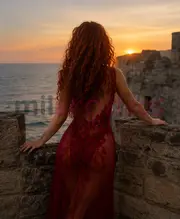 PELIRROJA NATURAL COMPAÑÍA GFE CON ELEGANCIA Y DISCRECIÓN - FOTO 1