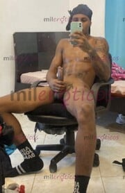 POLLO ACTIVO NUEVO EN LA CUIDAD 100%HETERO NEGRO VERGA LECHERA PARA TI - FOTO 1