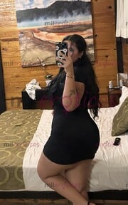 HOLA BEBÉ SOY NUEVA EN LA CIUDAD, CHICA MORENA SÚPER CALIENTE - FOTO 1