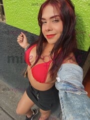 CHICA TRANS NUEVA EN LA CIUDAD VERGONA COMPLACIENTE - FOTO 2