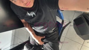 VATO CALIENTE CON GANAS DE LLENARTE EL CULO DE LECHE - FOTO 2